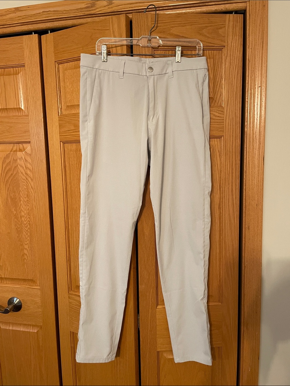 Men's lululemon golf pants in light gray
